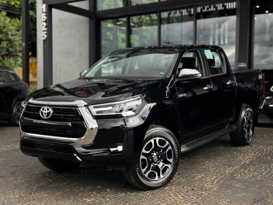 TOYOTA HILUX 2.8 D-4D TURBO DIESEL CD SRV 4X4 AUTOMÁTICO TOYOTA HILUX 2.8 D-4D TURBO DIESEL CD SRV 4X4 AUTOMÁTICO